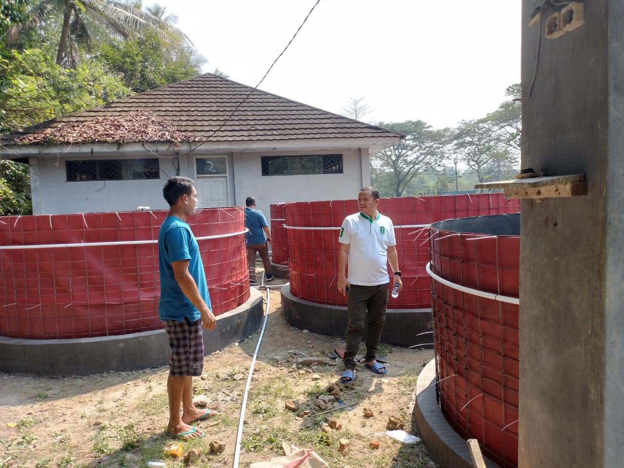 Monitoring  Pembuatan  Kolam  Bioflok  di PBATP  Kalanganyar